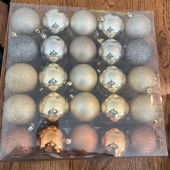 50 GOLD, SILVER, and BRONZE ORNAMENTS - Picture 4 of 5